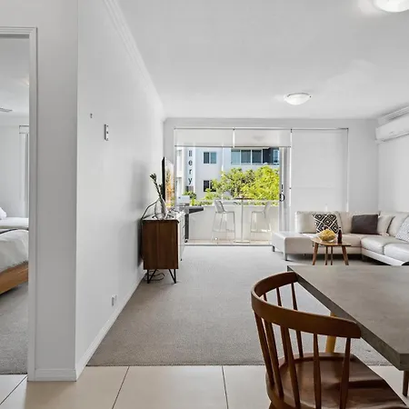 Luxury Stays Varsity-Robina-Bond Gold Coast Exterior photo