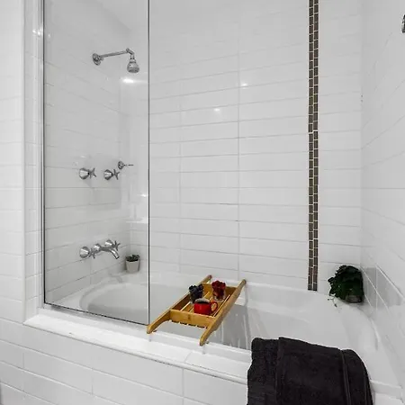 Luxury Stays Varsity-Robina-Bond Gold Coast Exterior photo